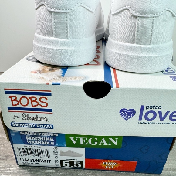 BNIB Bobs Divine White Vegan Sneakers $74.99 in WIDE - Picture 4 of 6